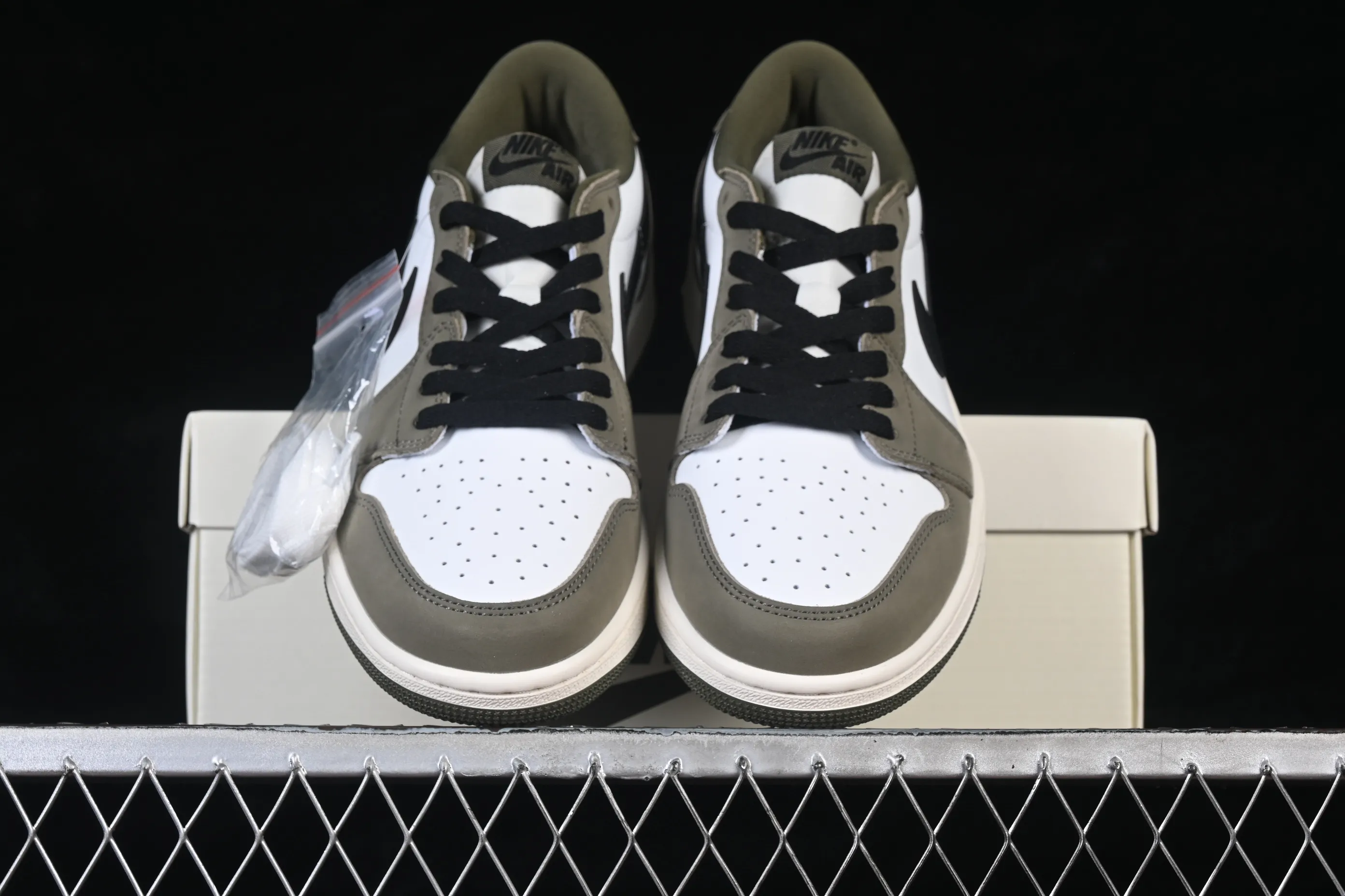 All categories Air Jordan Jordan series basketball shoes Air Jordan 1 Low Z version Travis Scott x Air Jordan 1 Low OG AJ1 Joe 1 undercut low top HQ6998-200